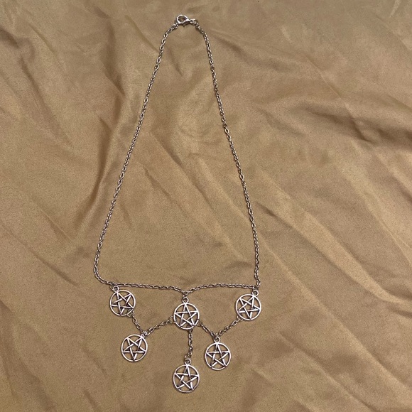 ❌SOLD❌Silver toned pentagram necklace - Picture 5 of 6